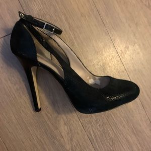 Black snakeskin comfortable high heel